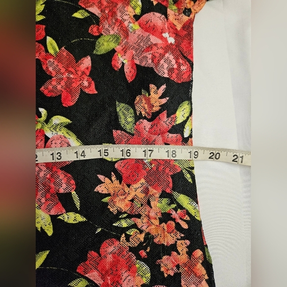Rebecca Malone Womens Black W/ Red And Pink Floral 3/4 Sleeve Top Size Medium - Picture 9 of 10
